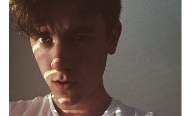 Connor Franta in a white t, @connorfranta