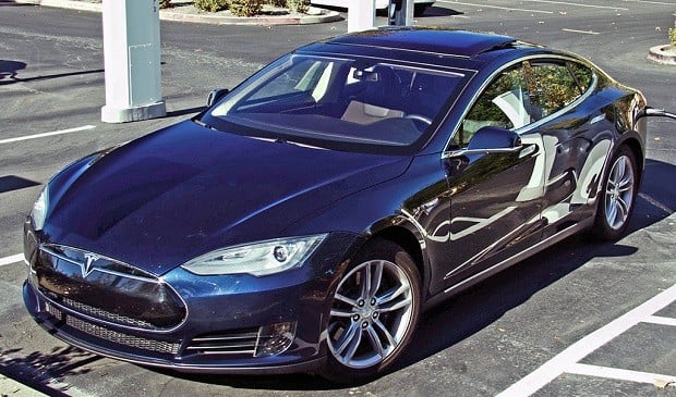 Tesla_Model_S_charging_Folsom_CA_trimmed