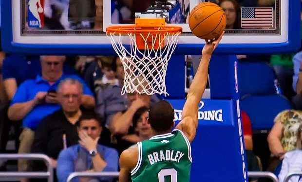 Avery_Bradley_layup