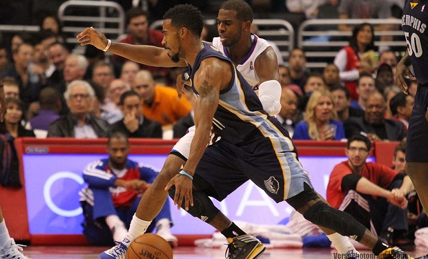 Mike_Conley_driving_past_Chris_Paul_20131118_Clippers_v_Grizzles