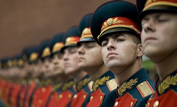 Russian_honor_guard_at_Tomb_of_the_Unknown_Soldier