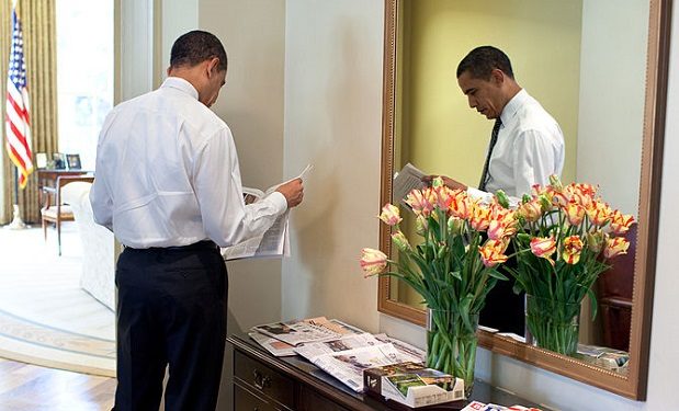 Obama_reading