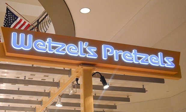 Wetzel's_Pretzels_-_Tysons_Corner_Mall_(6923513884)