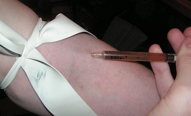 injecting_heroin