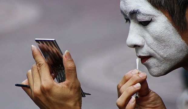 mime-getting-ready