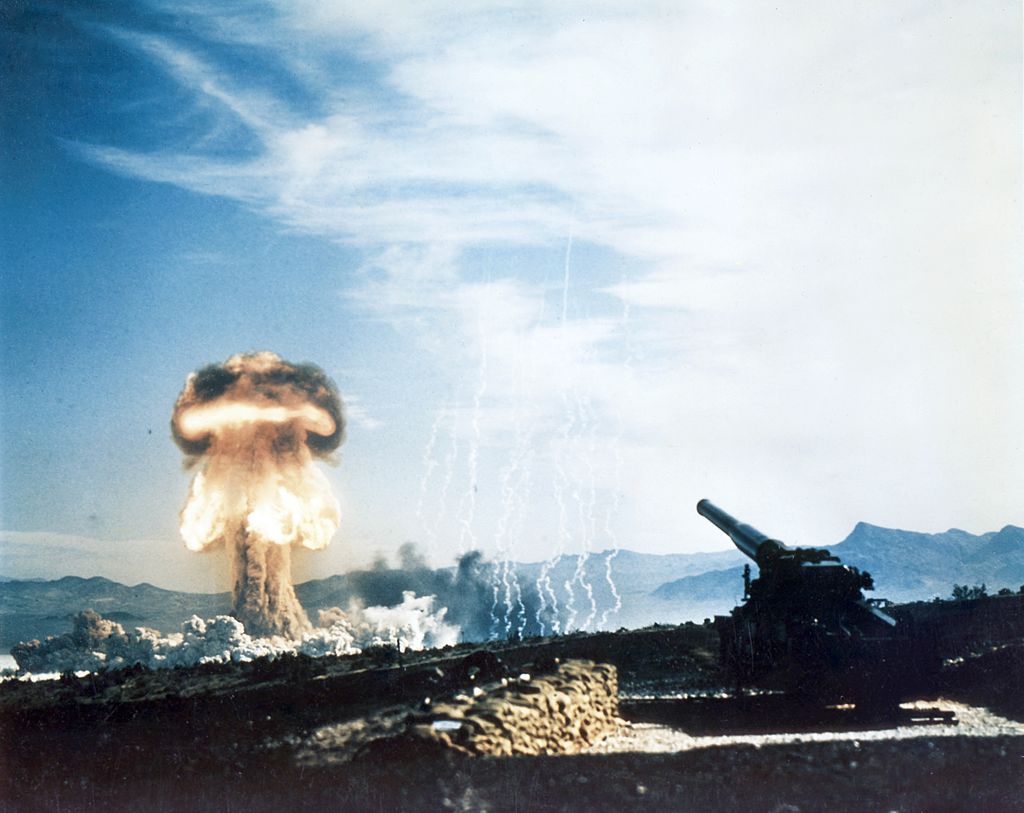 Nuclear_artillery_test_Grable_Event_-_Part_of_Operation_Upshot-Knothole