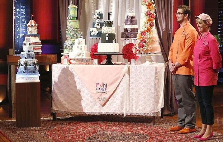 Faux Wedding Cake 3 Tier Wedding Cake Fake Wedding Cake - Etsy | Fake  wedding cakes, Classic wedding cake, Bling wedding cakes