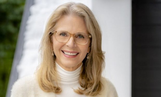 Lindsay Wagner Mingle All the Way Hallmark Crown Media