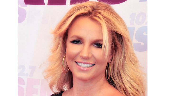 Britney Spears Clutches Chest, Squeezes Choker In Video, Fans Worry