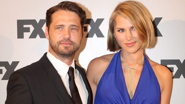 Jason Priestley S Hot Wife Gives Spinning Class In Slinky Bodysuit