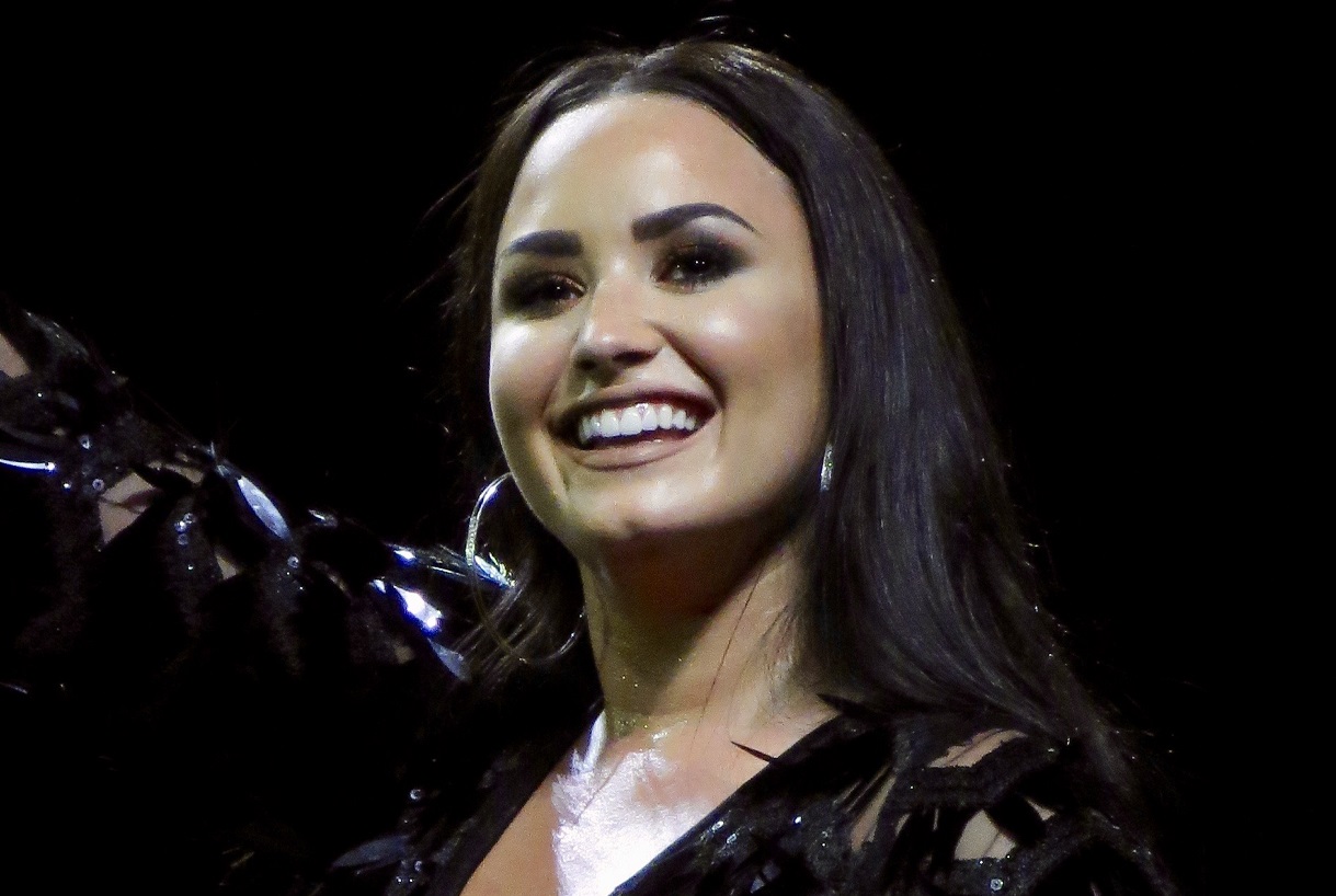 Demi Lovato Shares Seductive Bedroom Pics Teasing Lyrics From Best