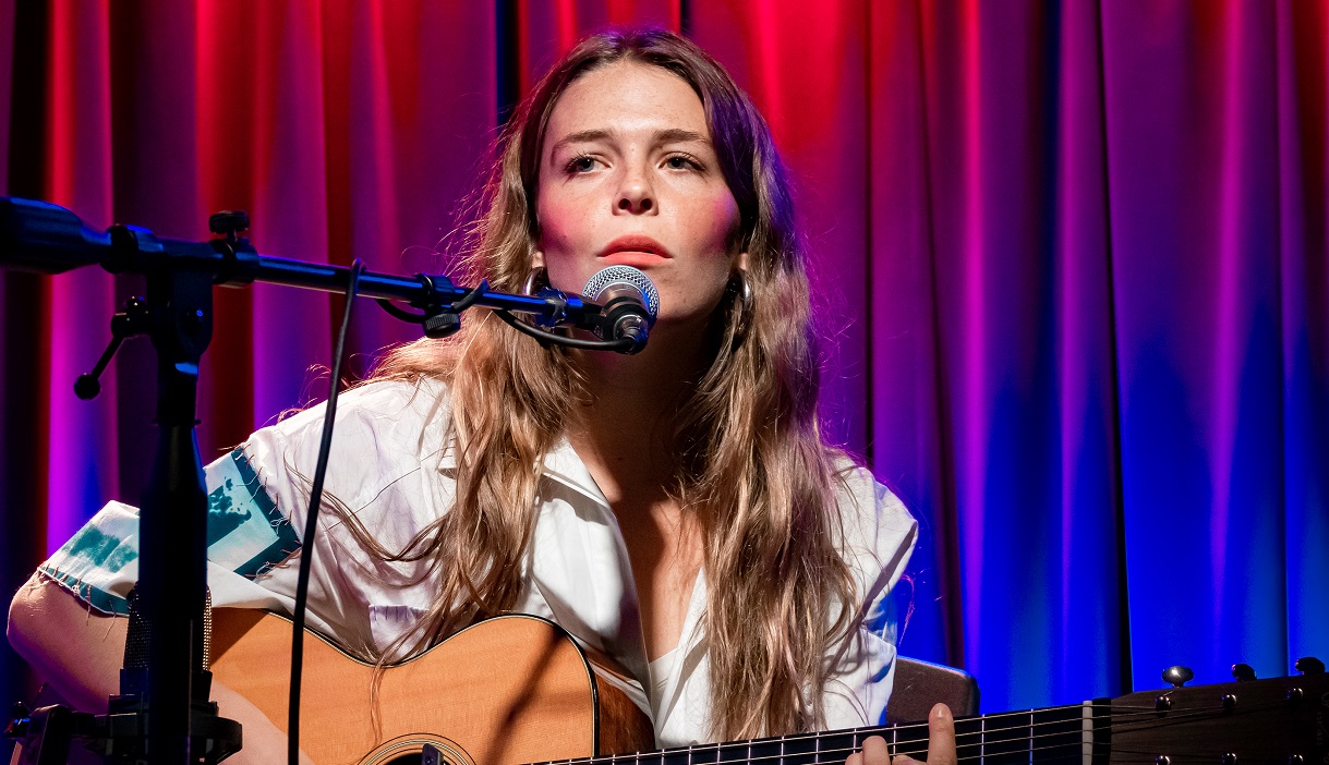 Maggie Rogers Gets Amazing Gift From Obamas, “This Is My Grammy”