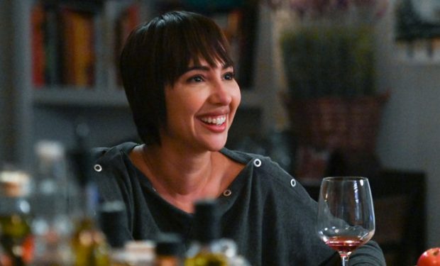 GOOD GIRLS -- "Find Your Beach" Episode 301 -- Pictured: Jackie Cruz as Rhea -- (Photo by: Mitchell Haddad/NBC)