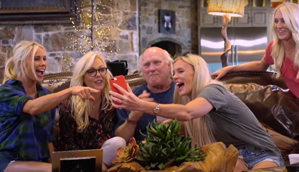 NFL Legend Terry Bradshaw’s Gorgeous Blonde Daughters Hug In Bikinis