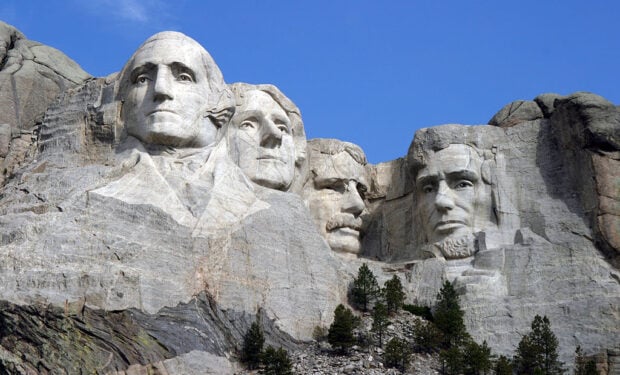 Mount_Rushmore_Monument