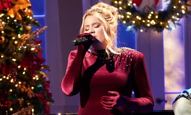 Gabby Barrett CMA Country Christmas