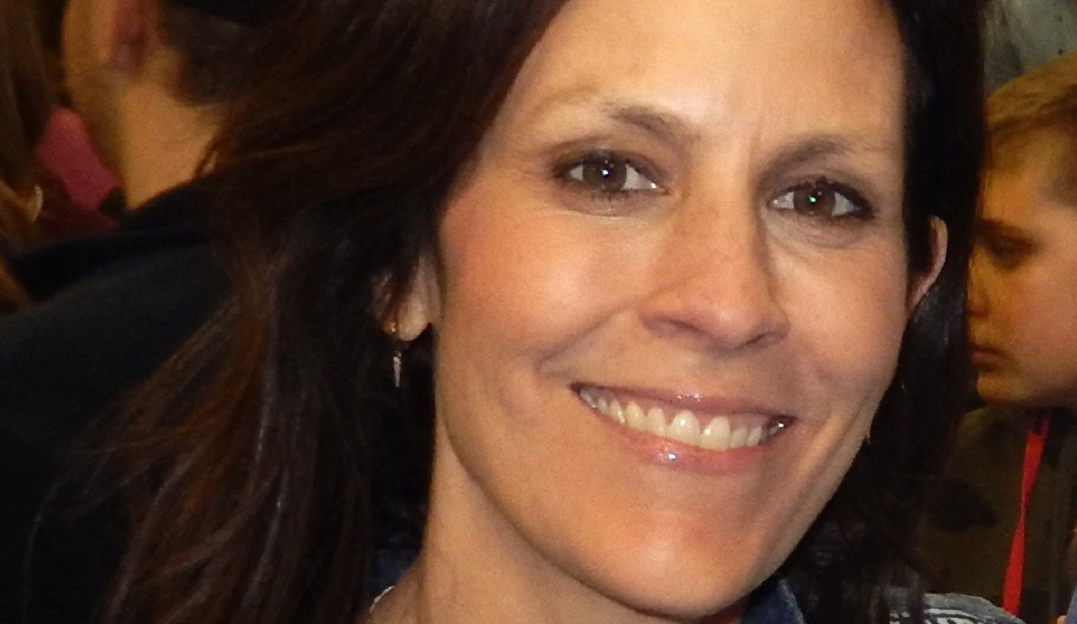 Mystic Pizza Star Annabeth Gish 50 Sizzles In Tiny String