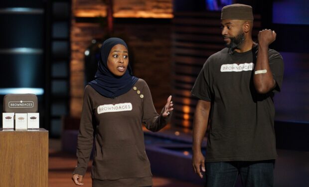 https://2paragraphs.com/wp-content/uploads/2022/04/BrownDages-Shark-Tank-620x375.jpg