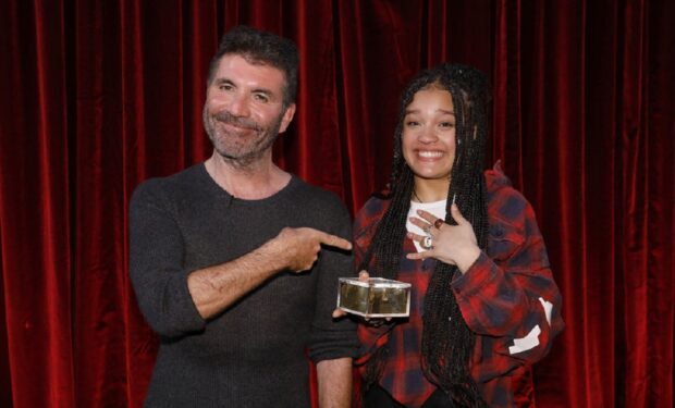 Simon Cowell, Sara James AGT