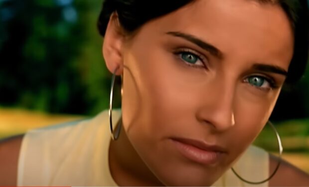 Nelly Furtado, I'm Like a Bird (Vevo)