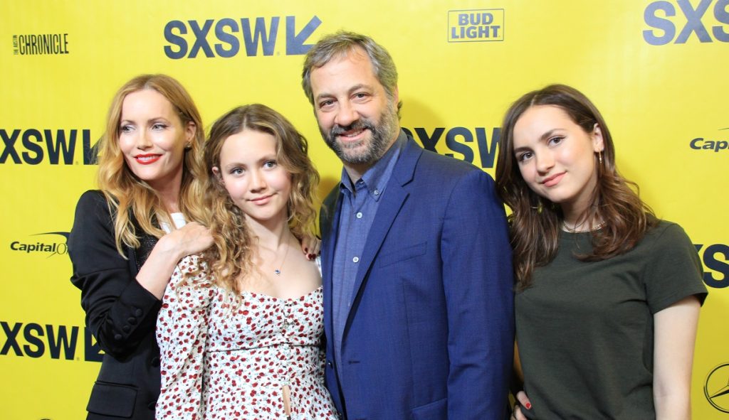 Photo of Leslie Mann, Iris, Judd, and Maude Apatow, photo: Daniel Benavides from Austin, TX, CC BY 2.0, via Wikimedia Commons